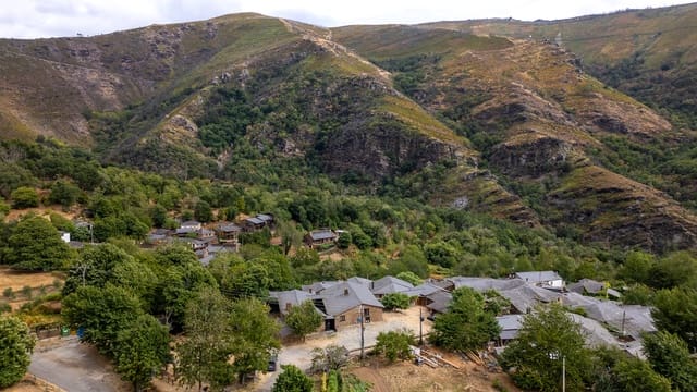 10 bedroom Business for sale in Folgoso do Courel - € 650,000 (Ref: 9220267)