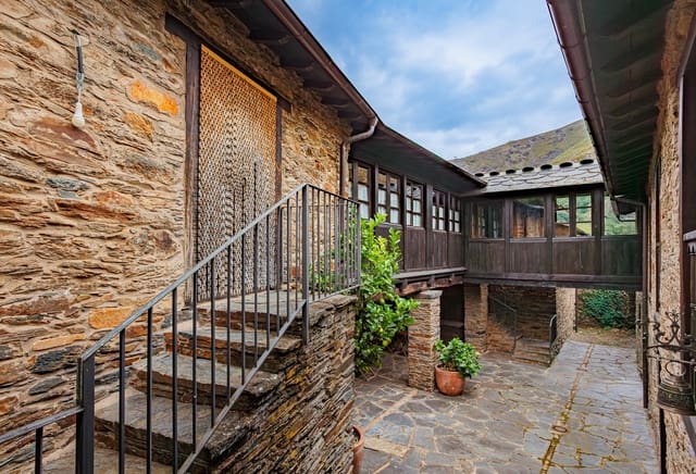 10 bedroom Business for sale in Folgoso do Courel - € 650,000 (Ref: 9220267)