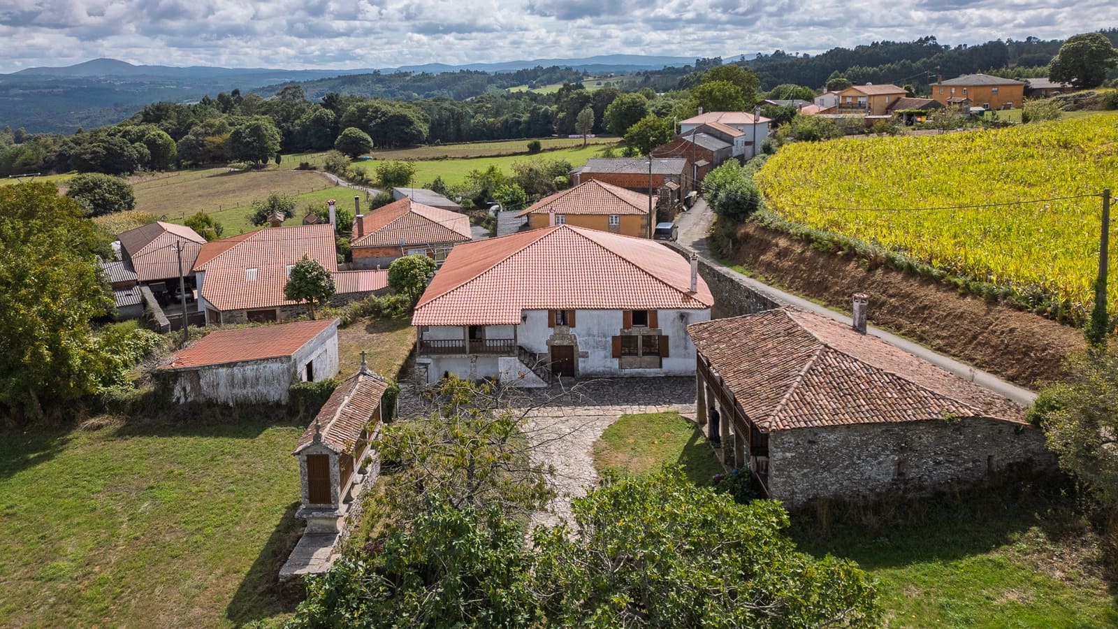 7 slaapkamer Finca/Landhuis te koop in Lalin met garage - € 385.000 (Ref: 9306406)