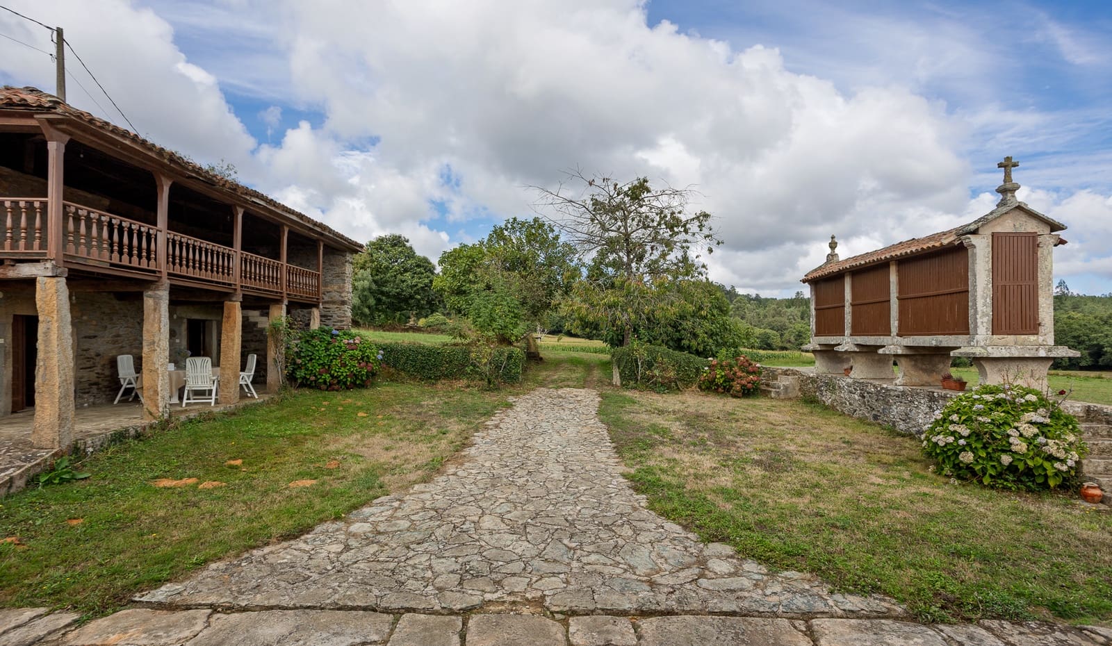 7 slaapkamer Finca/Landhuis te koop in Lalin met garage - € 385.000 (Ref: 9306406)