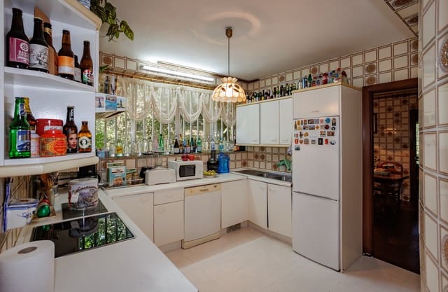 5 bedroom Finca/Country House for sale in Teo with pool - € 565,000 (Ref: 9347969)