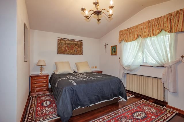 5 sypialnia Finka/Dom wiejski na sprzedaż w Teo z basenem garażem - 565 000 € (Ref: 9347969)