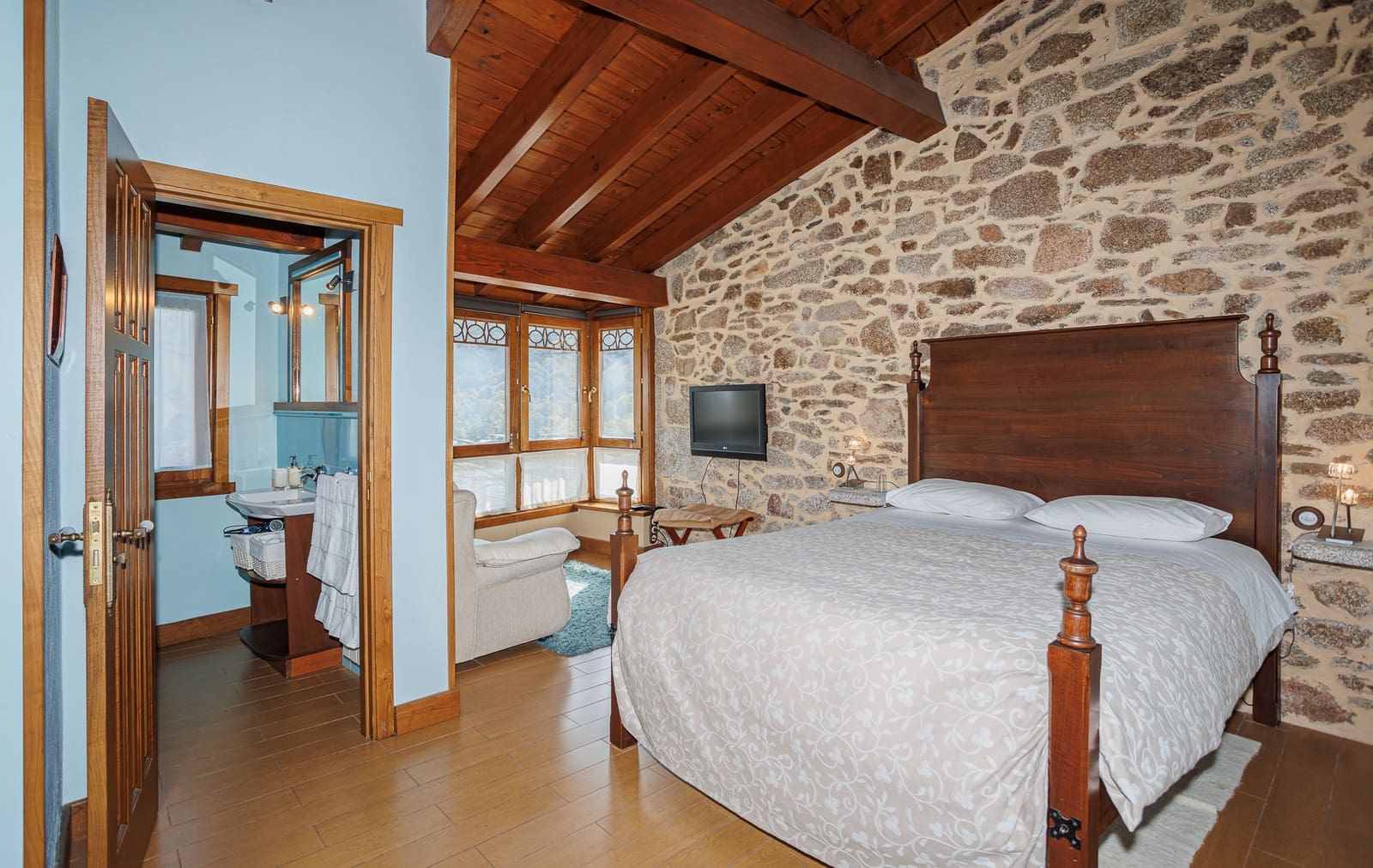 6 bedroom Business for sale in A Veiga with garage - € 540,000 (Ref: 9379421)