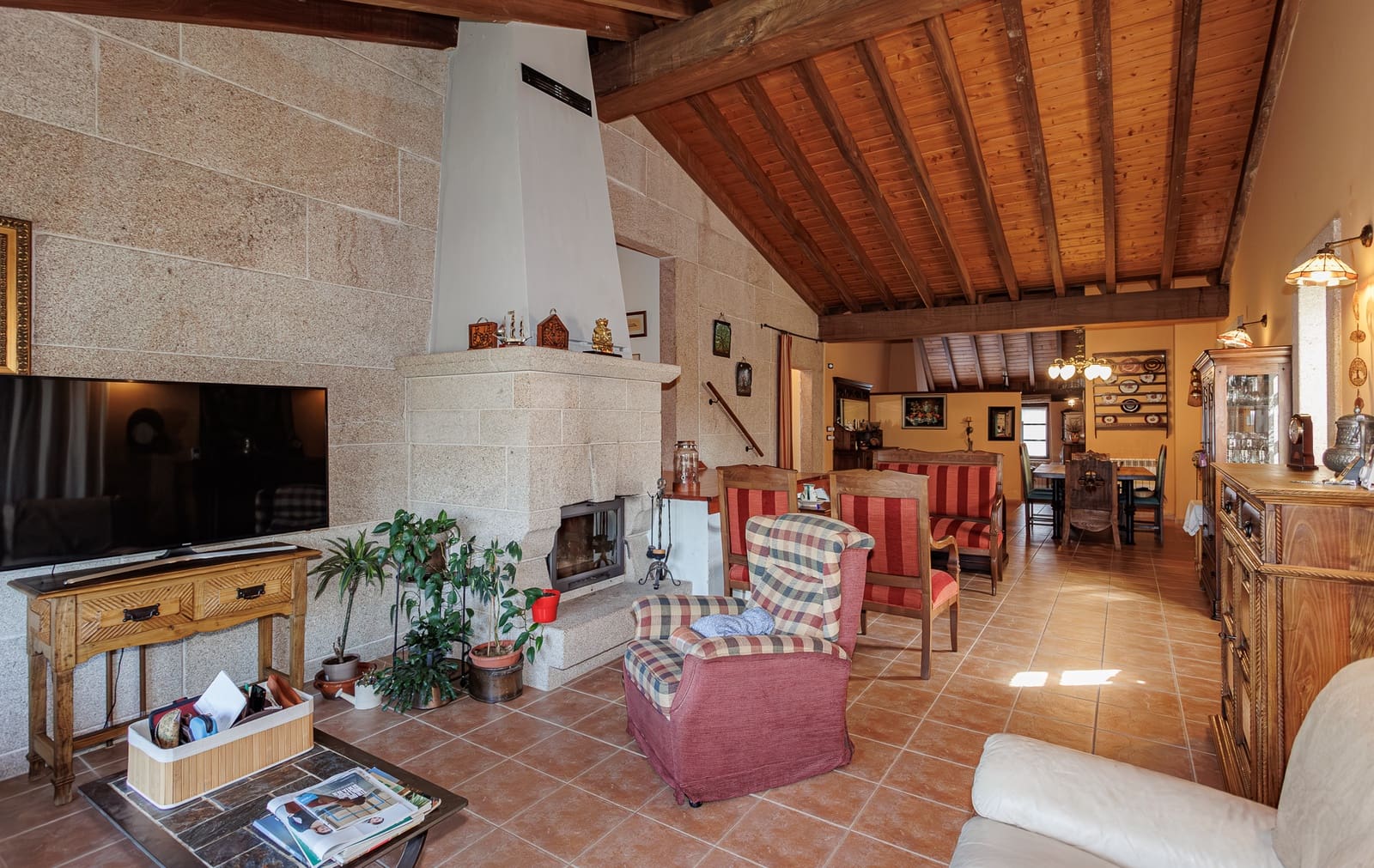 6 bedroom Business for sale in A Veiga with garage - € 540,000 (Ref: 9379421)