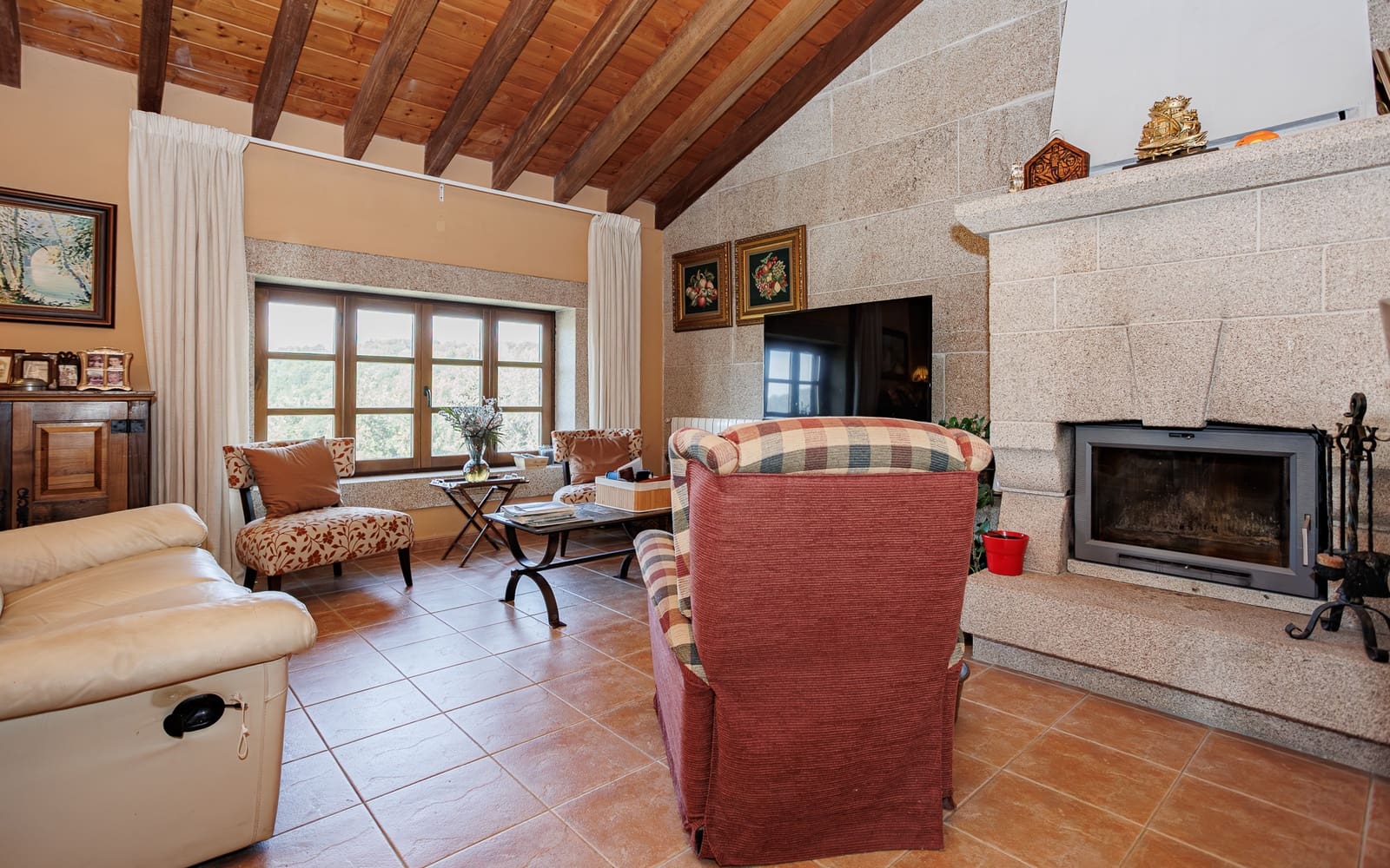 6 bedroom Business for sale in A Veiga with garage - € 540,000 (Ref: 9379421)
