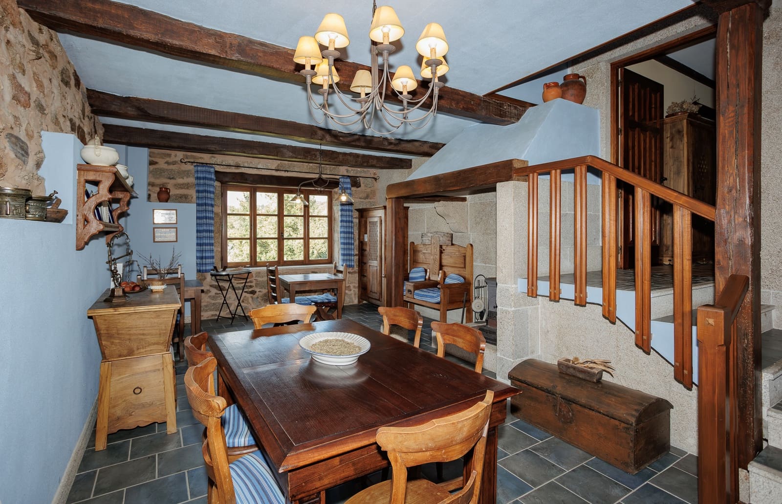 6 bedroom Business for sale in A Veiga with garage - € 540,000 (Ref: 9379421)
