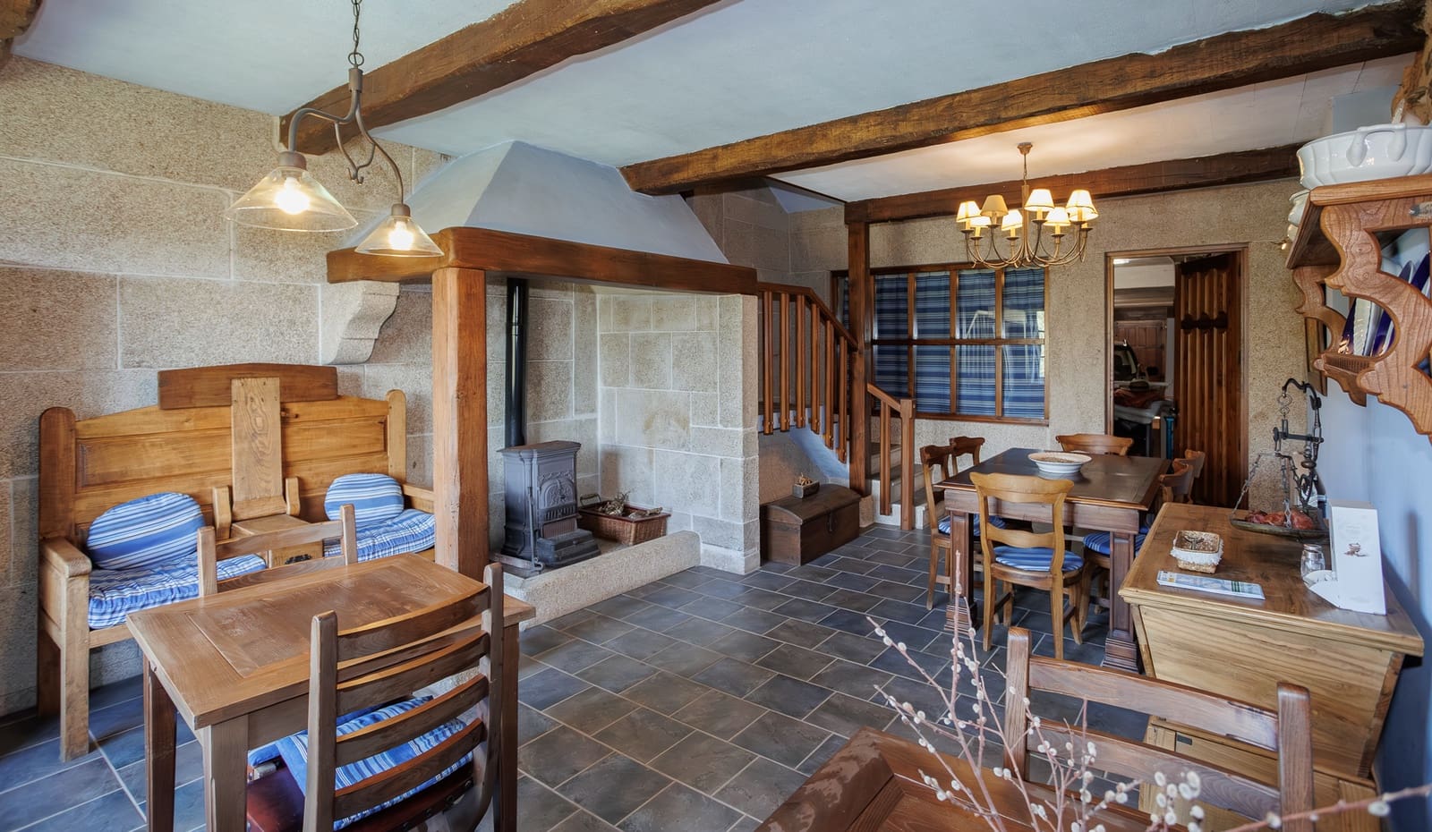 6 bedroom Business for sale in A Veiga with garage - € 540,000 (Ref: 9379421)
