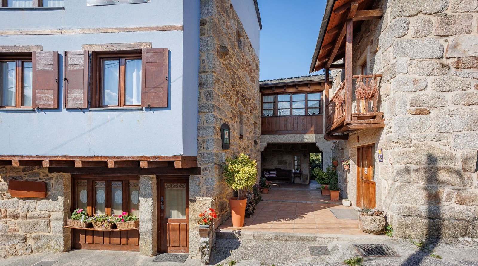 6 bedroom Business for sale in A Veiga with garage - € 540,000 (Ref: 9379421)