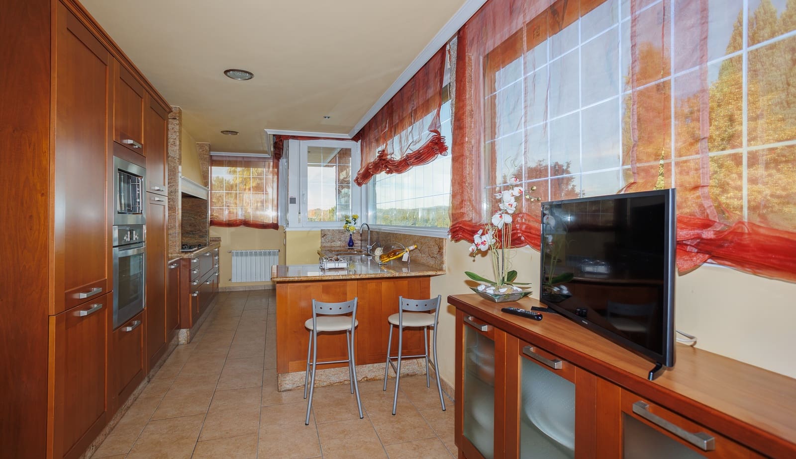 6 bedroom Finca/Country House for sale in Amoeiro with garage - € 325,000 (Ref: 9404437)