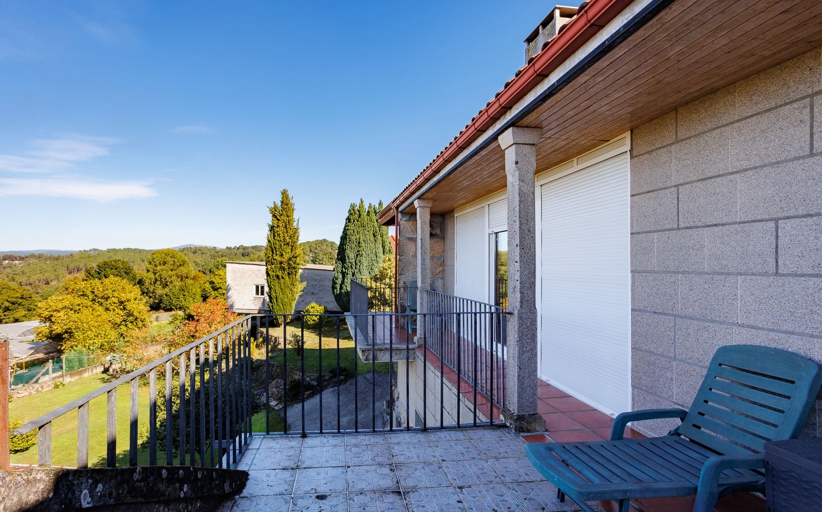 6 bedroom Finca/Country House for sale in Amoeiro with garage - € 325,000 (Ref: 9404437)