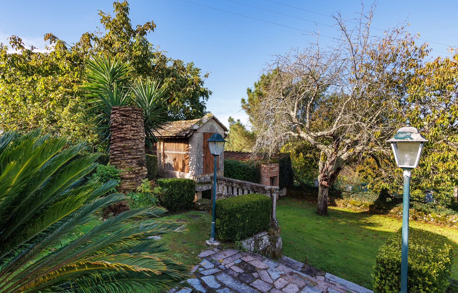 6 bedroom Finca/Country House for sale in Amoeiro with garage - € 325,000 (Ref: 9404437)