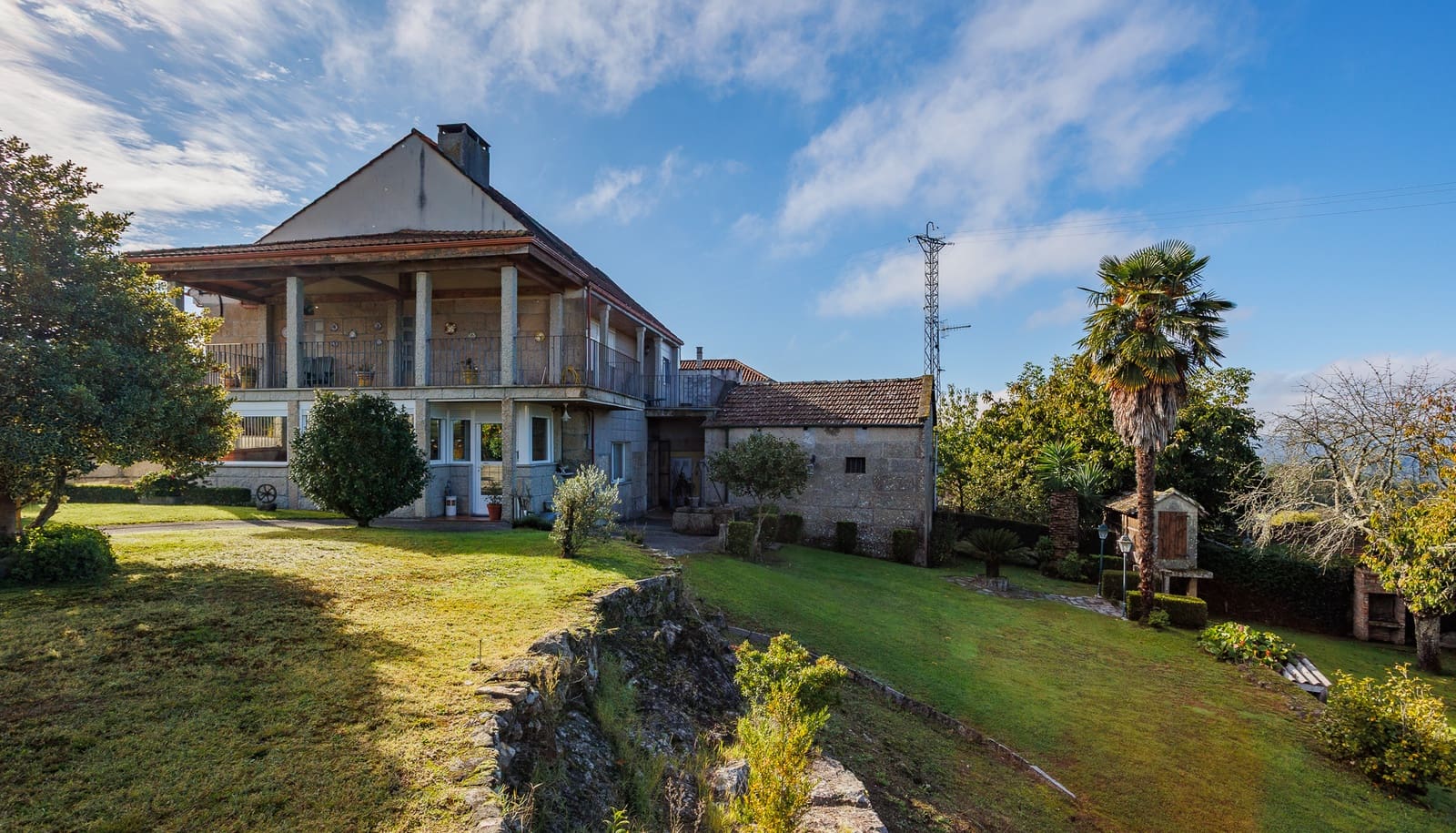 6 bedroom Finca/Country House for sale in Amoeiro with garage - € 325,000 (Ref: 9404437)