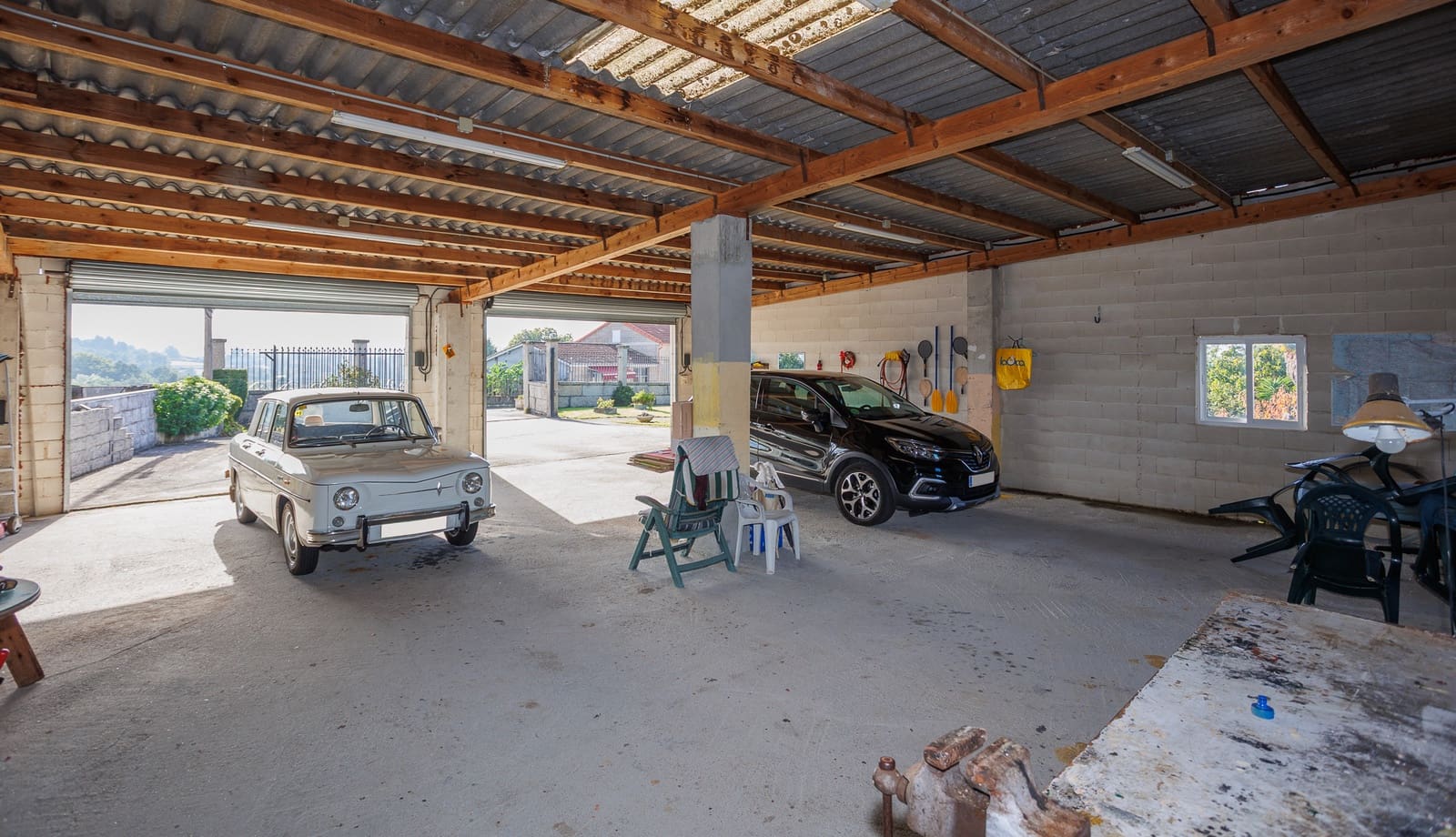 6 bedroom Finca/Country House for sale in Amoeiro with garage - € 325,000 (Ref: 9404437)