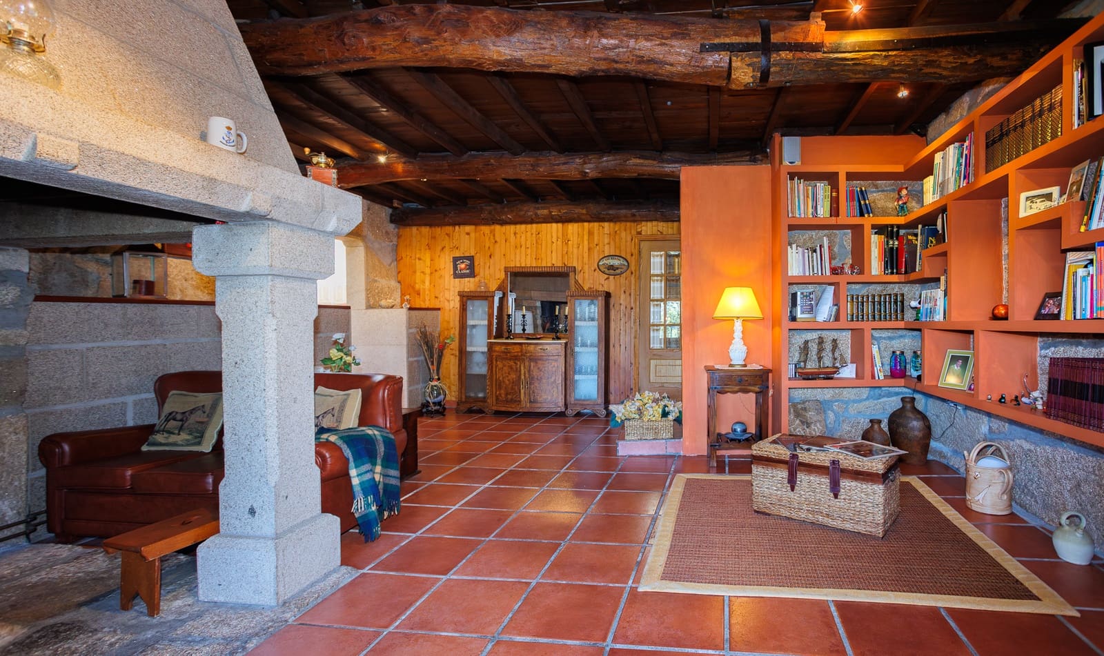 6 bedroom Finca/Country House for sale in Amoeiro with garage - € 325,000 (Ref: 9404437)