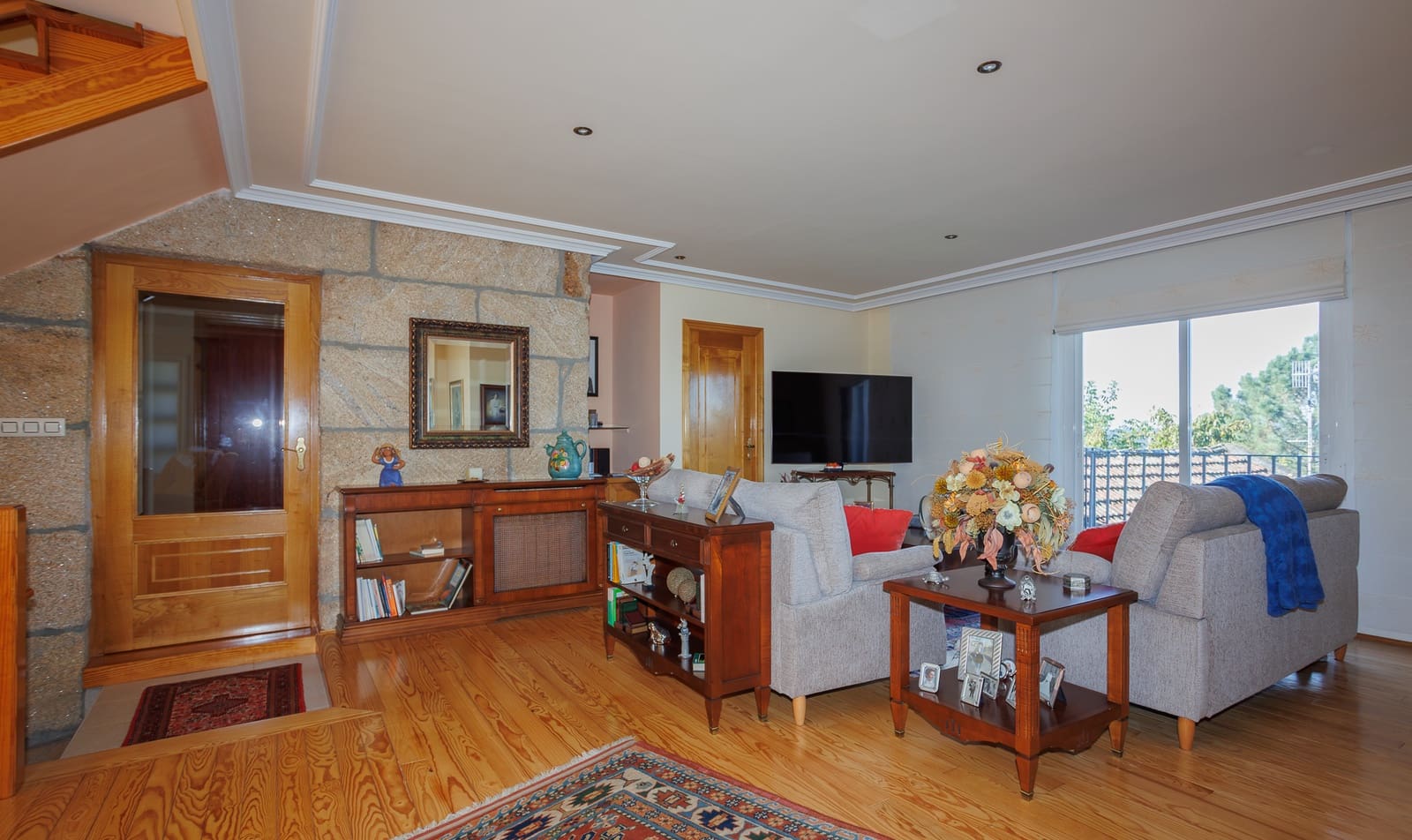 6 bedroom Finca/Country House for sale in Amoeiro with garage - € 325,000 (Ref: 9404437)