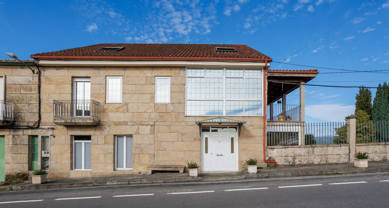 6 bedroom Finca/Country House for sale in Amoeiro with garage - € 325,000 (Ref: 9404437)