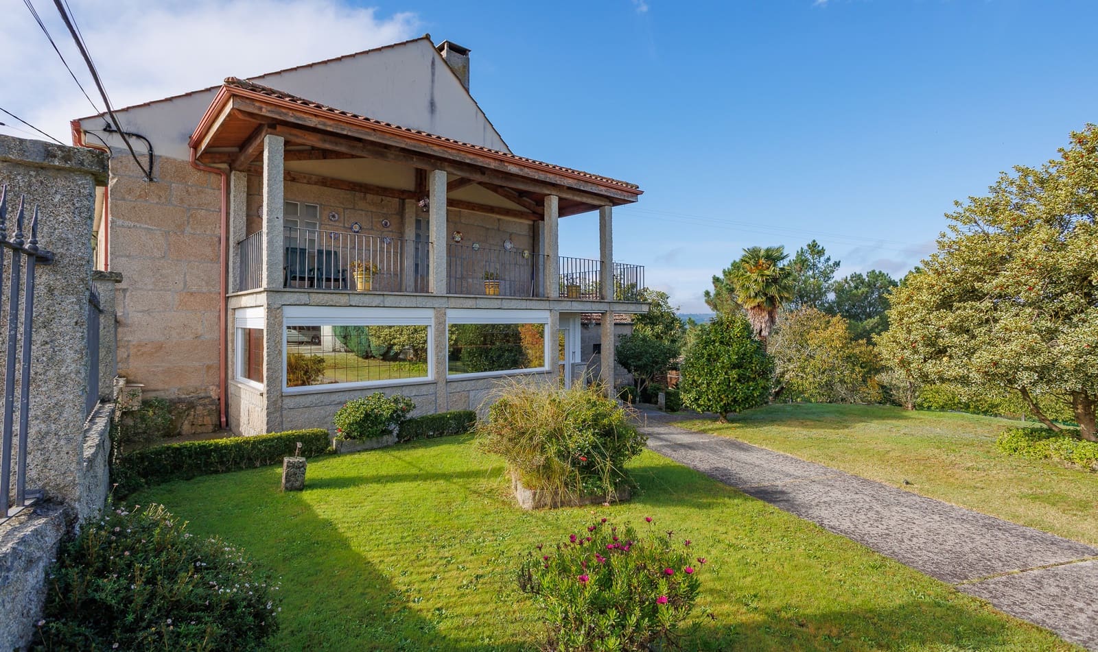 6 bedroom Finca/Country House for sale in Amoeiro with garage - € 325,000 (Ref: 9404437)