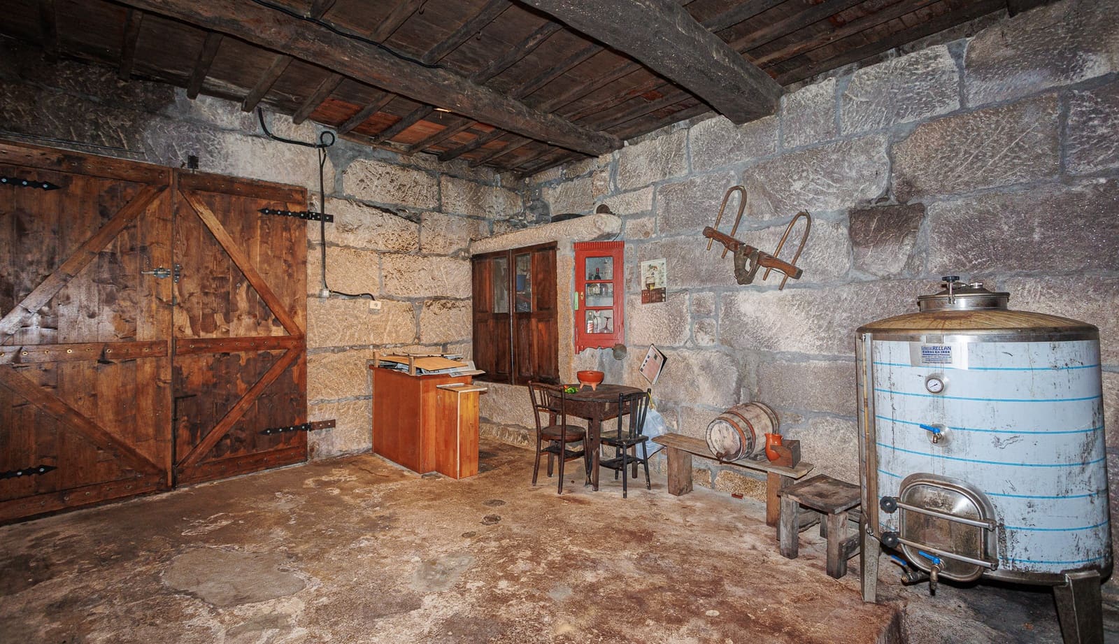 6 bedroom Finca/Country House for sale in Amoeiro with garage - € 325,000 (Ref: 9404437)