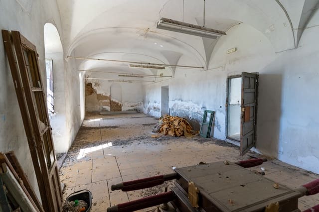 1 slaapkamer Commercieel te koop in Coria - € 1.300.000 (Ref: 9440304)