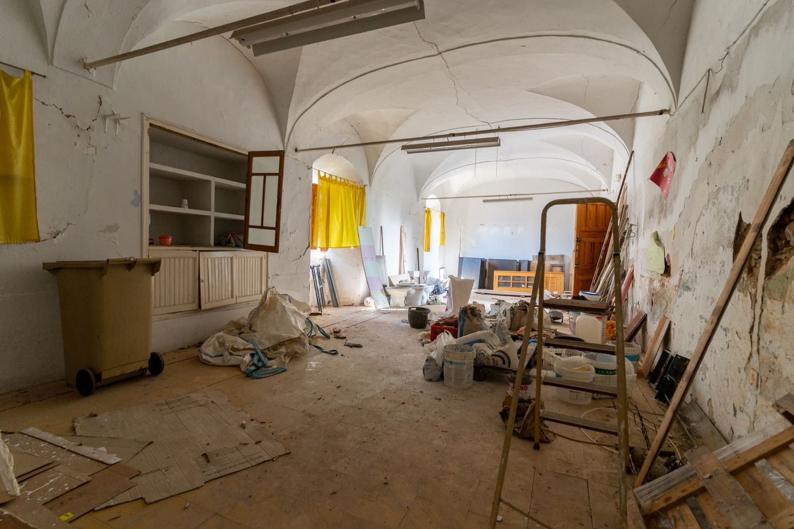 1 slaapkamer Commercieel te koop in Coria - € 1.300.000 (Ref: 9440304)