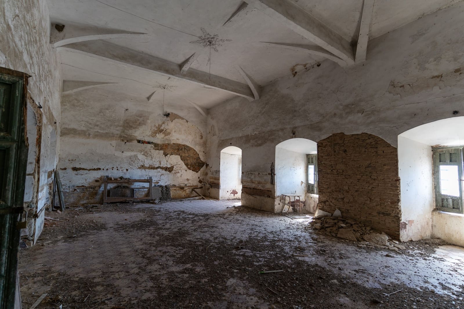 1 bedroom Commercial for sale in Coria - € 1,300,000 (Ref: 9440304)