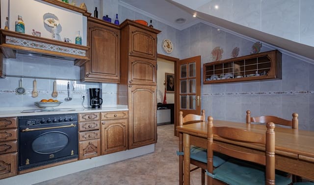 5 bedroom Business for sale in Boqueixón - € 600,000 (Ref: 9489955)