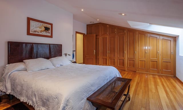 5 bedroom Business for sale in Boqueixón with pool garage - € 600,000 (Ref: 9489955)