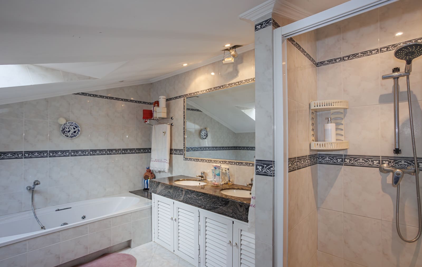 5 bedroom Business for sale in Boqueixon with pool garage - € 600,000 (Ref: 9489955)