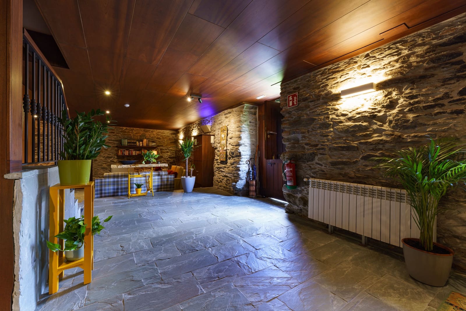 11 slaapkamer Bedrijf te koop in Arzua - € 965.000 (Ref: 9500329)