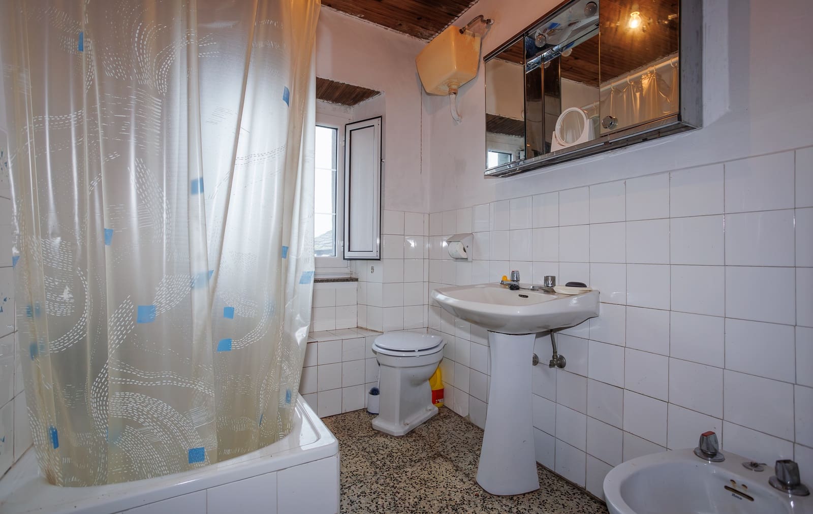 6 bedroom Finca/Country House for sale in Grandas de Salime - € 160,000 (Ref: 9509988)