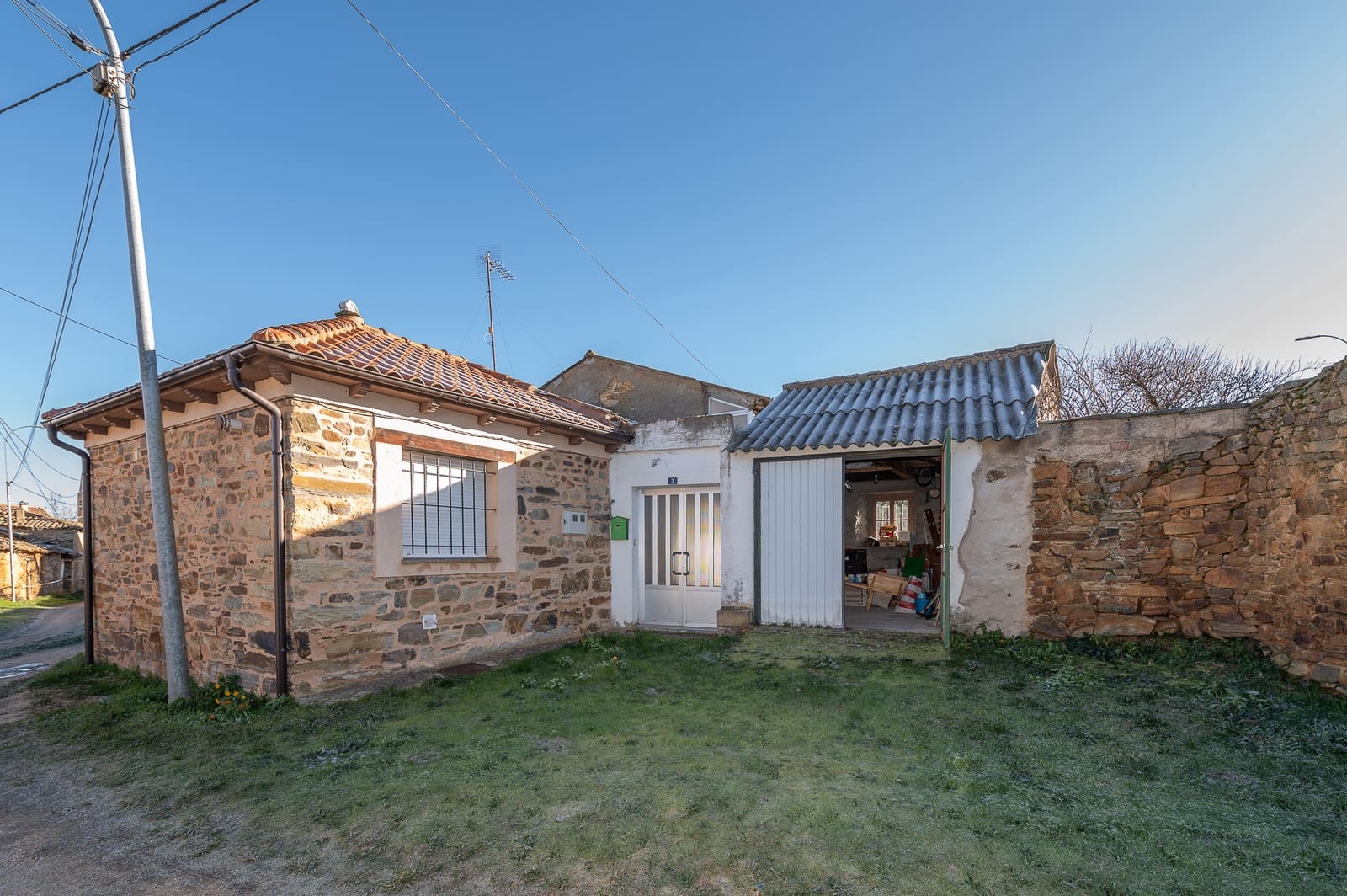 3 soveværelse Finca/Landehus til salg i Santa Colomba de Somoza - € 69.000 (Ref: 9525054)