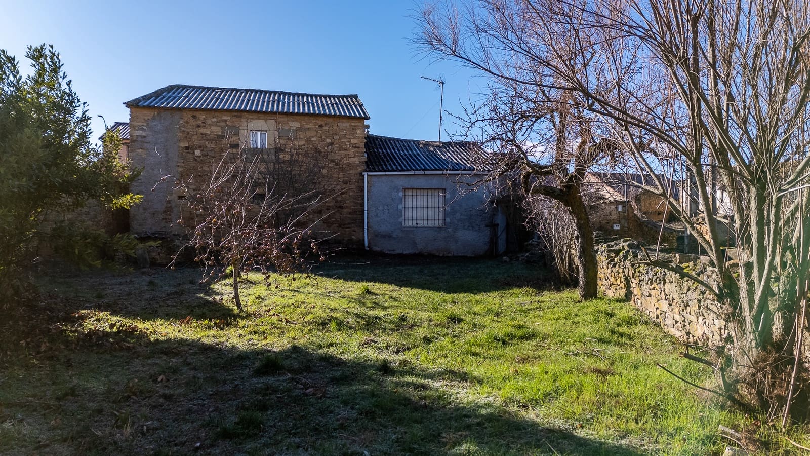 3 bedroom Finca/Country House for sale in Santa Colomba de Somoza with garage - € 69,000 (Ref: 9525054)