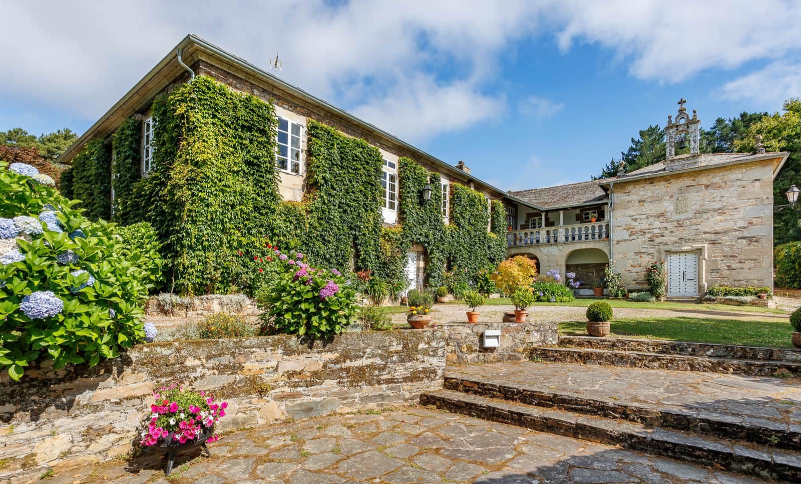 5 bedroom Finca/Country House for sale in Cospeito with pool garage - € 3,500,000 (Ref: 9627962)