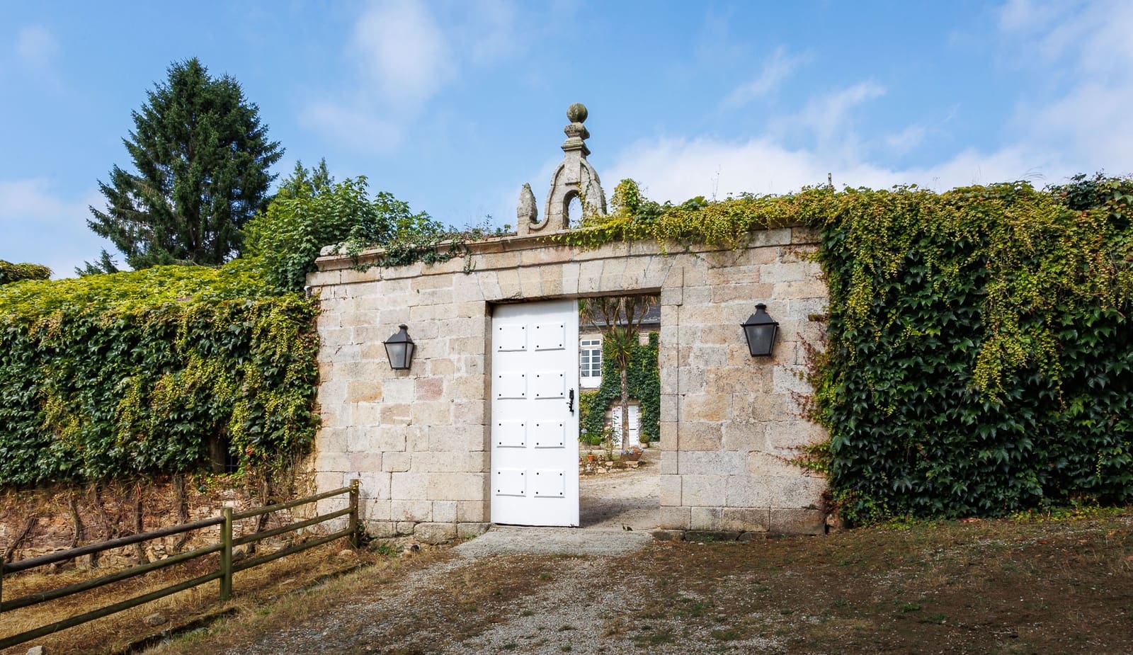 5 bedroom Finca/Country House for sale in Cospeito with pool garage - € 3,500,000 (Ref: 9627962)
