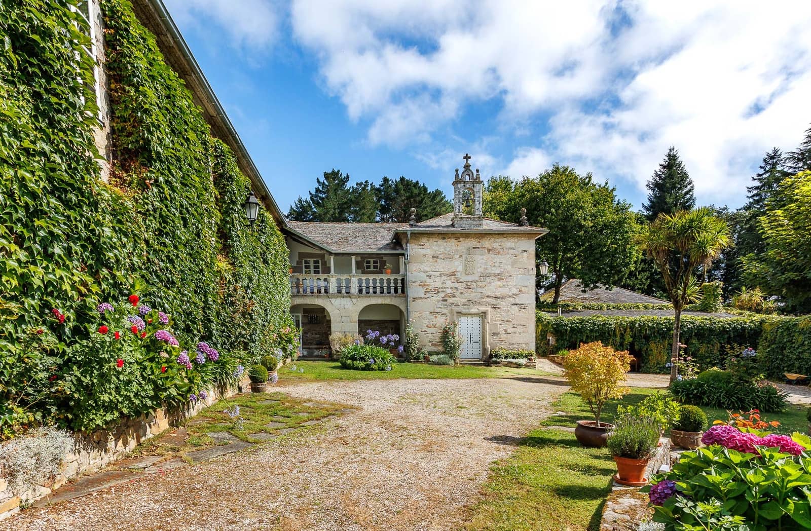 5 bedroom Finca/Country House for sale in Cospeito with pool garage - € 3,500,000 (Ref: 9627962)