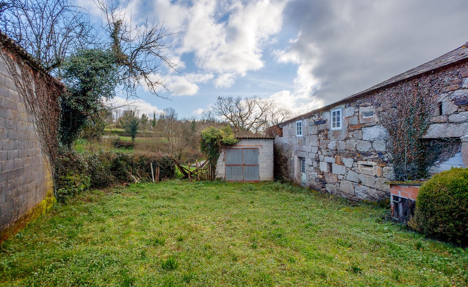 6 slaapkamer Finca/Landhuis te koop in O Corgo met garage - € 115.000 (Ref: 9650403)