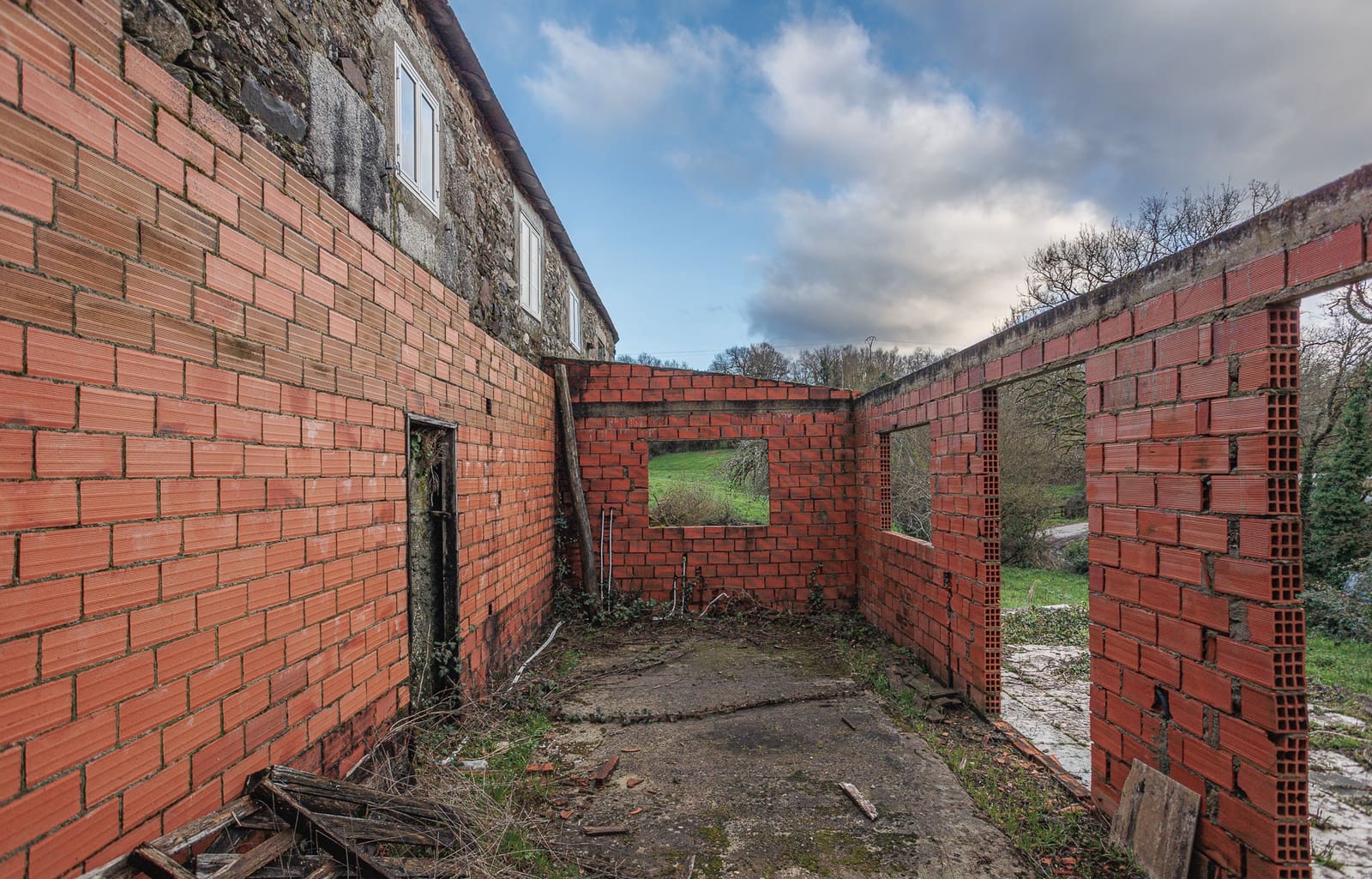 6 slaapkamer Finca/Landhuis te koop in O Corgo met garage - € 115.000 (Ref: 9650403)