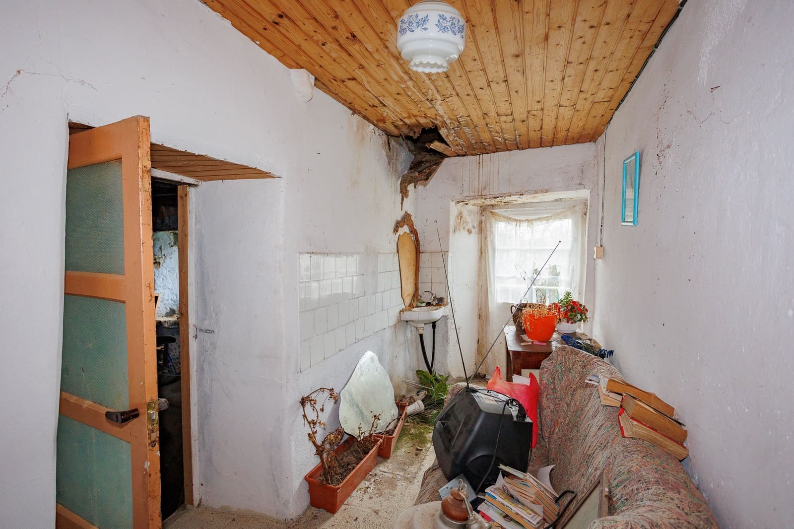 6 slaapkamer Finca/Landhuis te koop in O Corgo met garage - € 115.000 (Ref: 9650403)