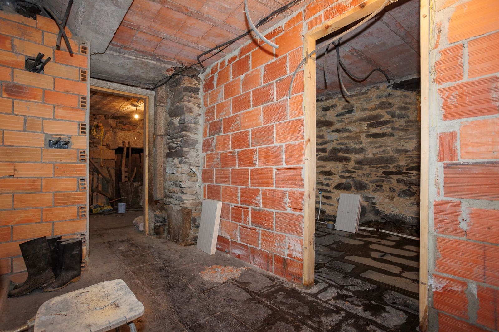 6 slaapkamer Finca/Landhuis te koop in O Corgo met garage - € 115.000 (Ref: 9650403)