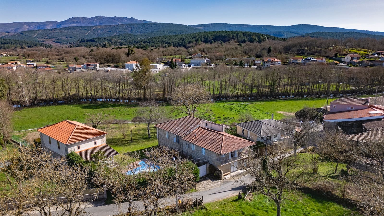 3 bedroom Finca/Country House for sale in Vilar de Barrio - € 75,000 (Ref: 9687473)