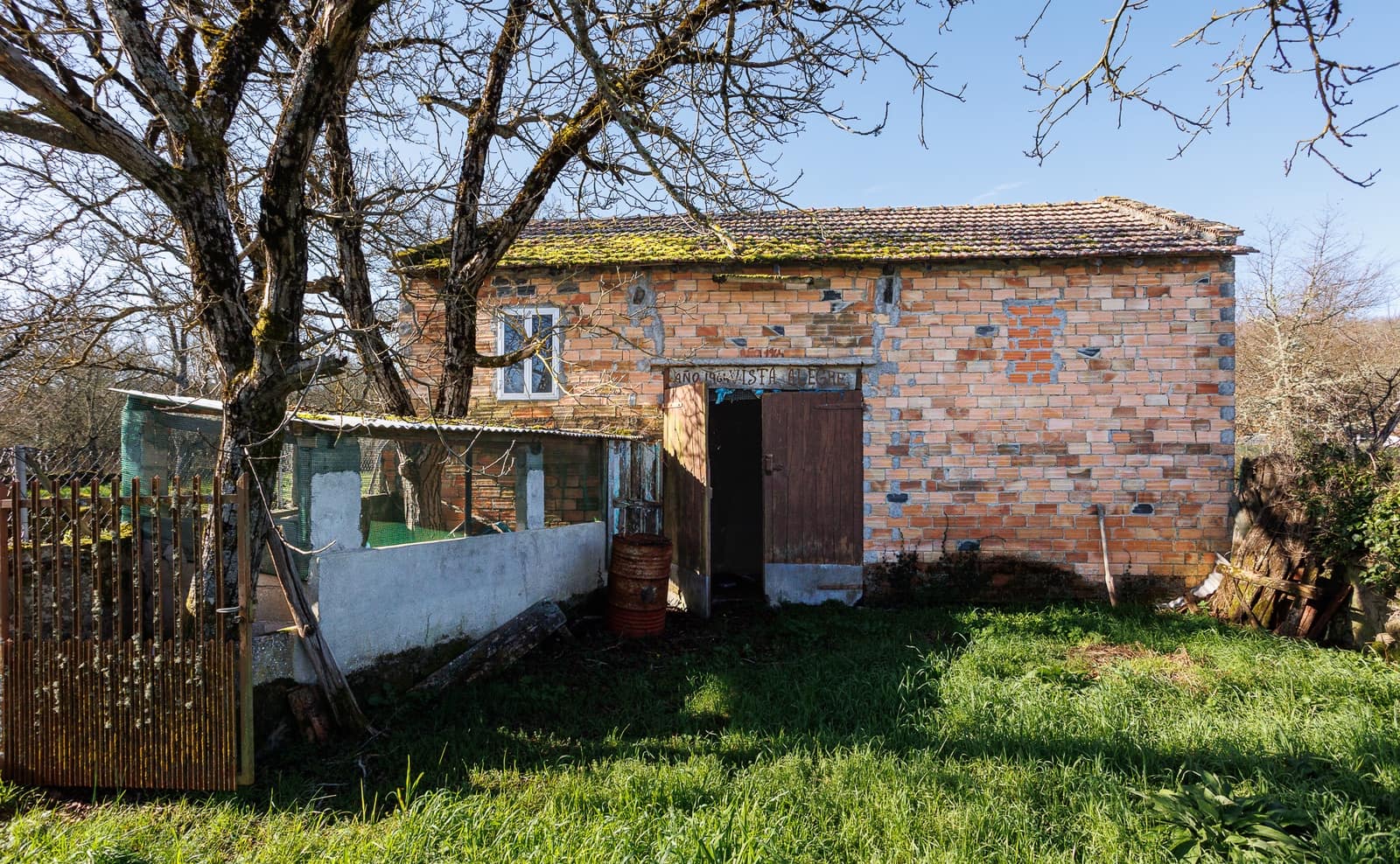 3 bedroom Finca/Country House for sale in Vilar de Barrio - € 75,000 (Ref: 9687473)