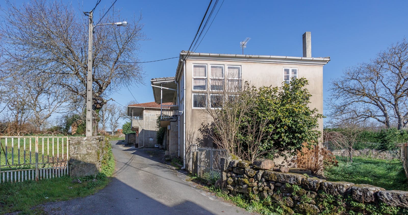 3 bedroom Finca/Country House for sale in Vilar de Barrio - € 75,000 (Ref: 9687473)