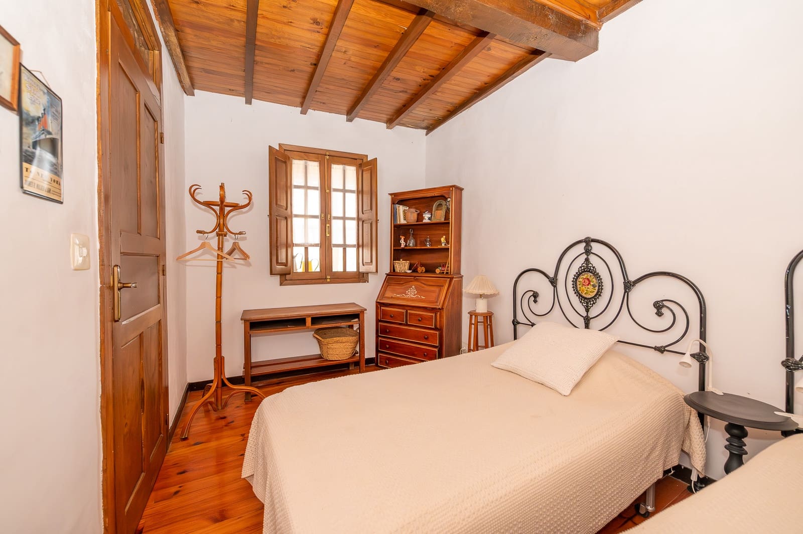 8 bedroom Finca/Country House for sale in Maside with garage - € 390,000 (Ref: 9708046)