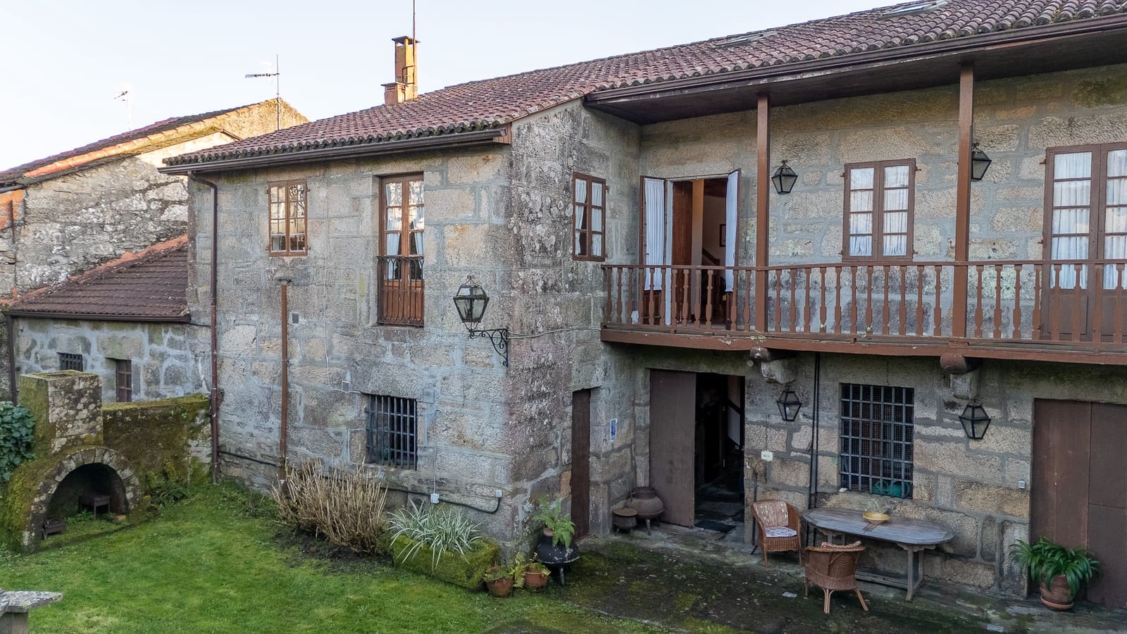 8 bedroom Finca/Country House for sale in Maside with garage - € 390,000 (Ref: 9708046)