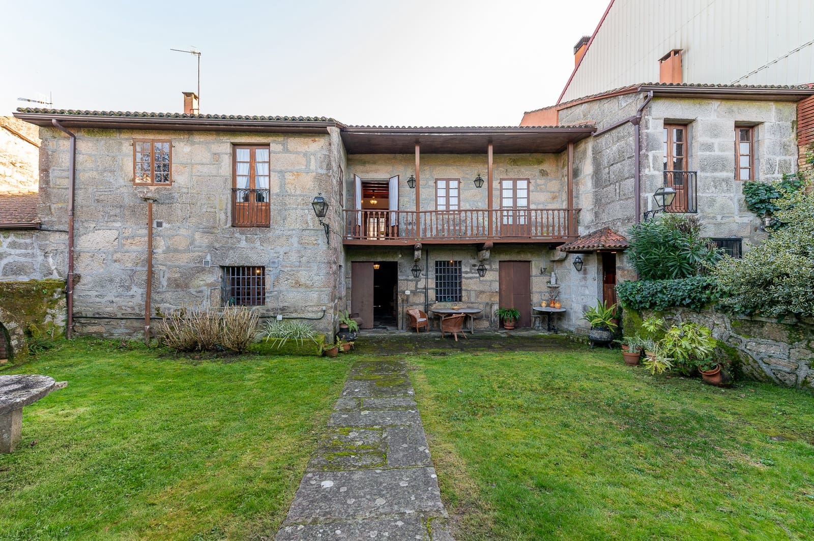 8 bedroom Finca/Country House for sale in Maside with garage - € 390,000 (Ref: 9708046)