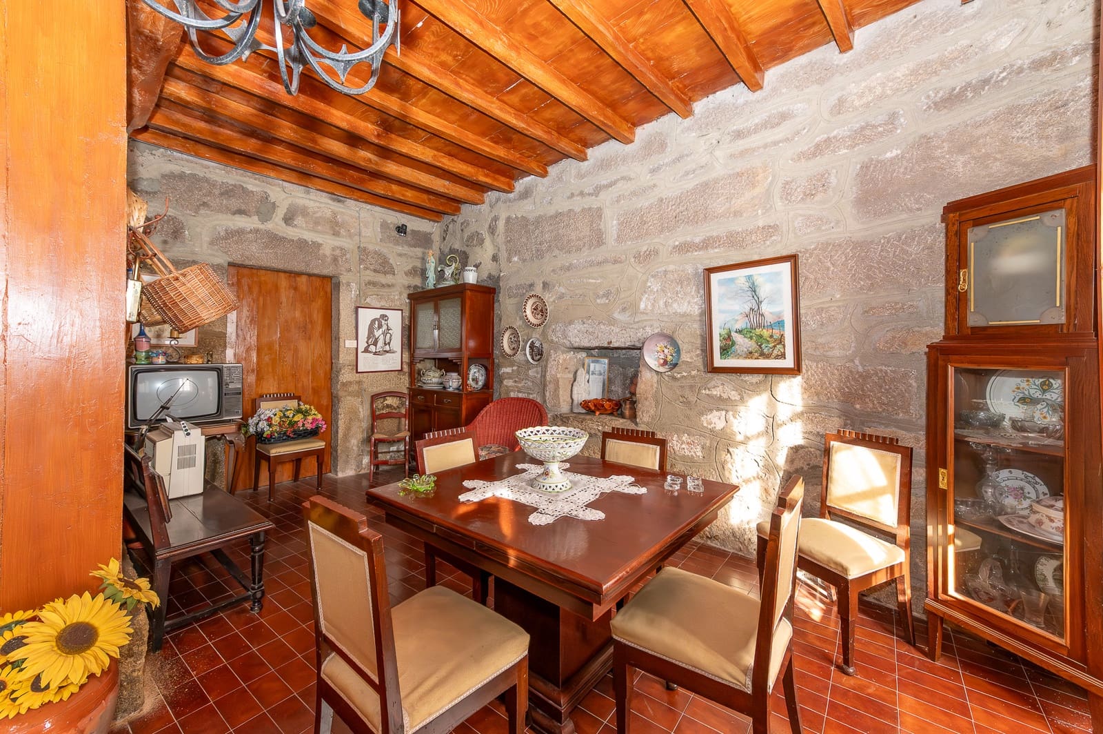 8 bedroom Finca/Country House for sale in Maside with garage - € 390,000 (Ref: 9708046)