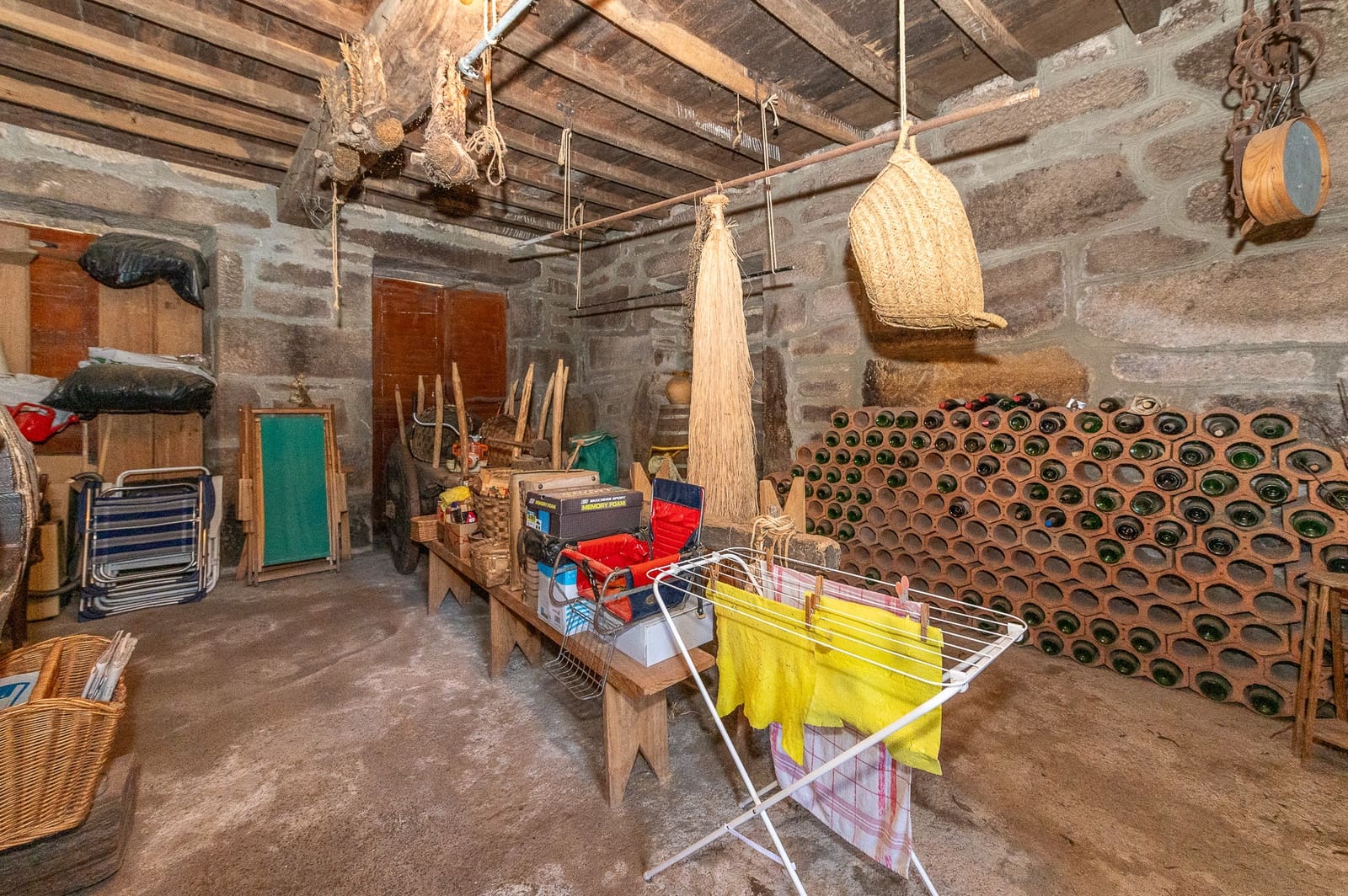 8 bedroom Finca/Country House for sale in Maside with garage - € 390,000 (Ref: 9708046)