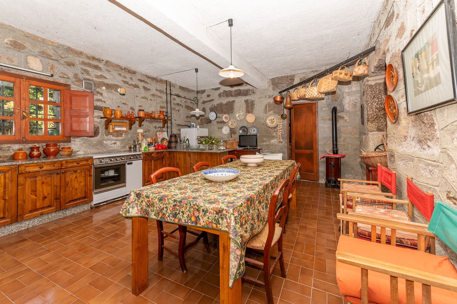 8 bedroom Finca/Country House for sale in Maside with garage - € 390,000 (Ref: 9708046)