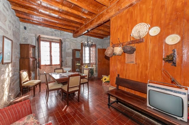 8 bedroom Finca/Country House for sale in Maside with garage - € 390,000 (Ref: 9708046)