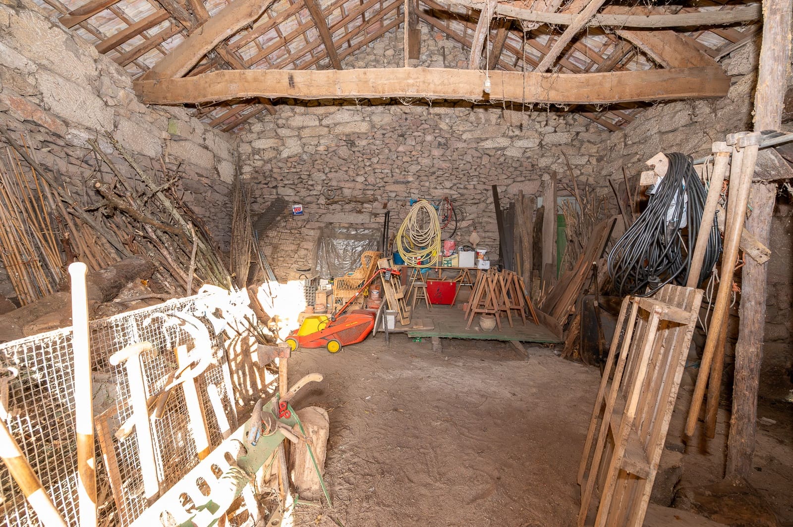 8 bedroom Finca/Country House for sale in Maside with garage - € 390,000 (Ref: 9708046)